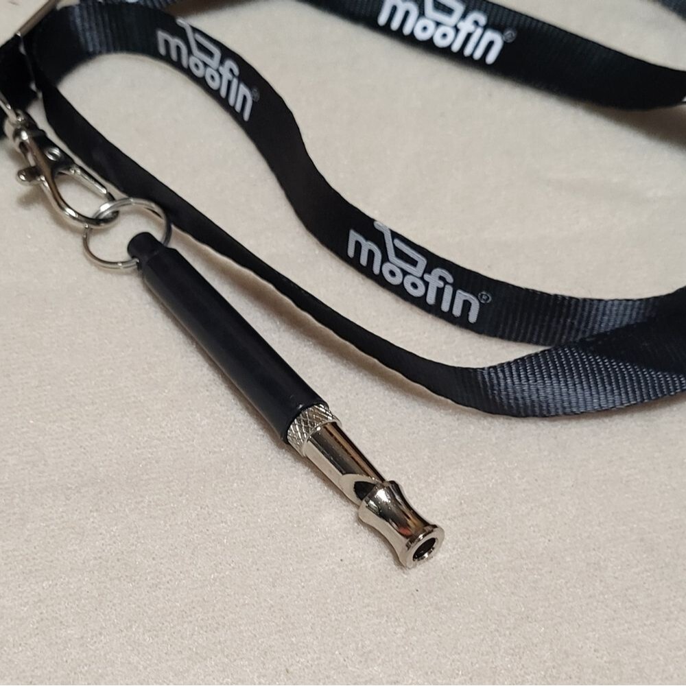 Moofin NWOT Silent Ultrasonic Sound Obedience Dog No Barking Training Whistle 🐈